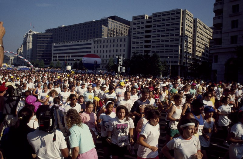 Runners on Pennsylvania Avenue NW during the 1990 Race for the Cure
